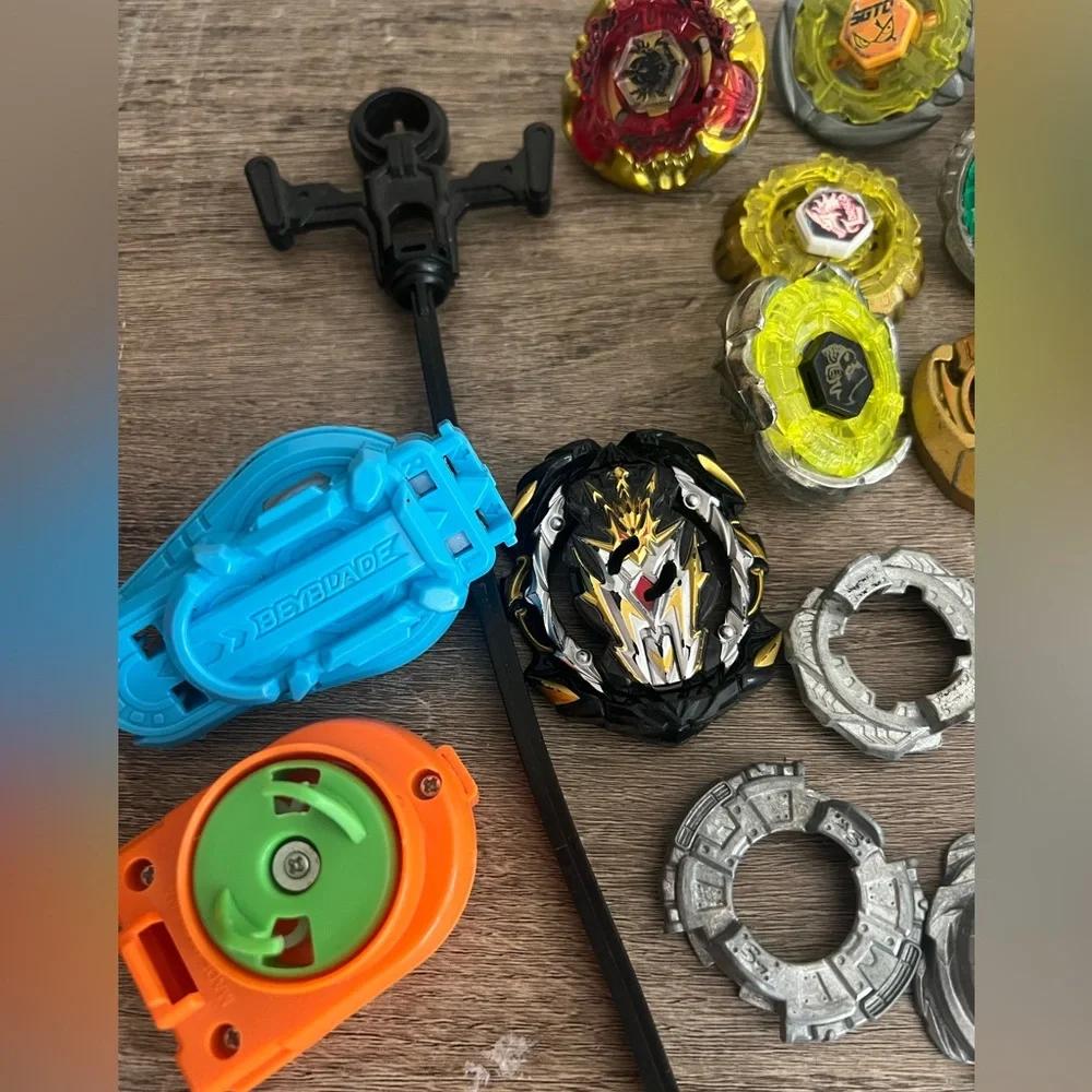 Set of Beyblades and Launcher Metal and Plastic
